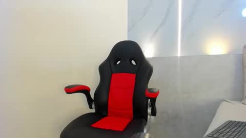 camila_leine online show from 12/02/25, 11:26