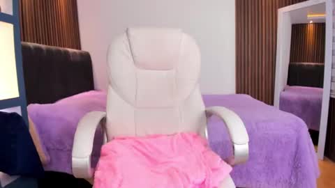 camila_martinez9 online show from 02/12/25, 11:29