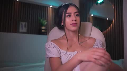 camila_martinez9 online show from 10/01/25, 11:38