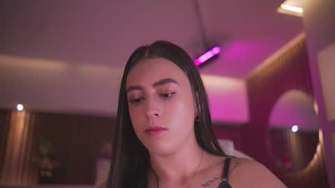 camila_martinez9 online show from 12/17/25, 11:38