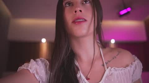 camila_martinez9 online show from 12/18/25, 11:38