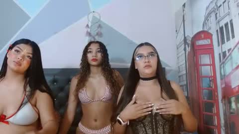 Snapshot of camila_meza chatting on 11/18/25, 02:43 camila_meza online show from 11/18/25, 02:43