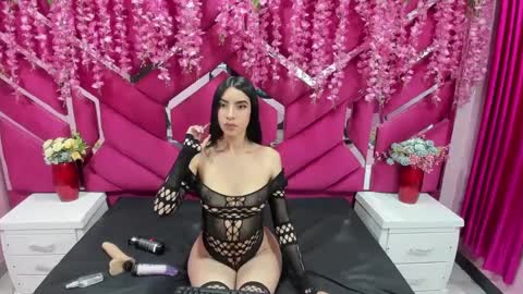 camila_reyess_ online show from 01/28/25, 03:36