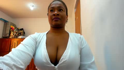 Camila online show from 09/28/25, 09:09