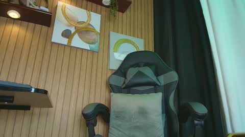    online show from 11/12/25, 06:14