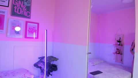 Camila  online show from 09/18/25, 11:56