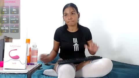 Snapshot of camilavagina24 chatting on 12/15/24, 04:04 Camila online show from 12/15/24, 04:04