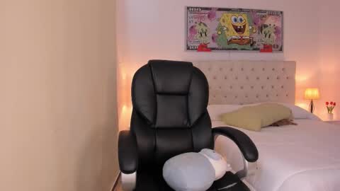 Snapshot of camileangel chatting on 11/07/25, 07:25 online show from 11/07/25, 07:25