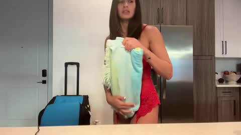 Snapshot of camiliakxoxo chatting on 12/03/24, 12:59 camiliakxoxo online show from 12/03/24, 12:59