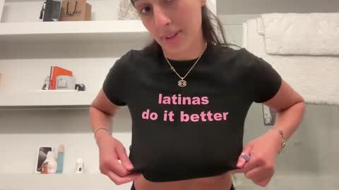 Snapshot of camiliakxoxo chatting on 02/20/25, 04:07 camiliakxoxo online show from 02/20/25, 04:07