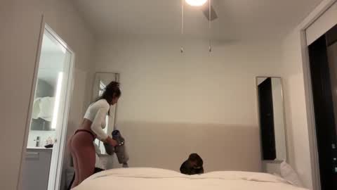 Snapshot of camiliakxoxo chatting on 10/04/25, 12:19 camiliakxoxo online show from 10/04/25, 12:19