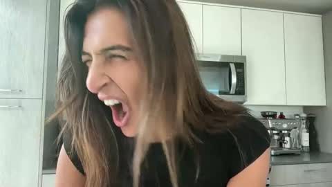 Snapshot of camiliakxoxo chatting on 11/16/25, 02:00 camiliakxoxo online show from 11/16/25, 02:00