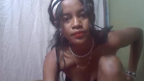 Snapshot of camillah02 chatting on 12/19/25, 07:37 camillah02 online show from 12/19/25, 07:37