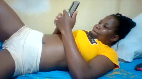 Snapshot of camillah_sweet chatting on 06/16/26, 06:10 camillah_sweet online show from 06/16/26, 06:10