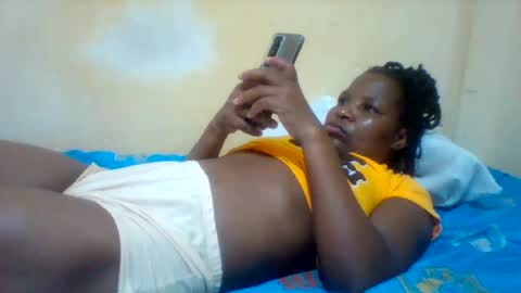 Snapshot of camillah_sweet chatting on 06/17/26, 06:16 camillah_sweet online show from 06/17/26, 06:16