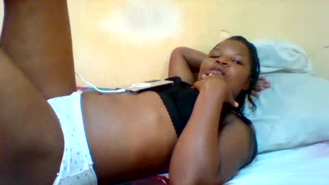 Snapshot of camillah_sweet chatting on 06/21/26, 02:08 camillah_sweet online show from 06/21/26, 02:08