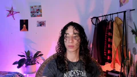 Snapshot of camille_delrey chatting on 01/03/25, 12:54 Camille online show from 01/03/25, 12:54