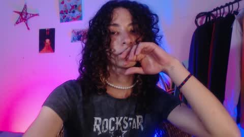 Snapshot of camille_delrey chatting on 01/15/25, 03:43 Camille online show from 01/15/25, 03:43