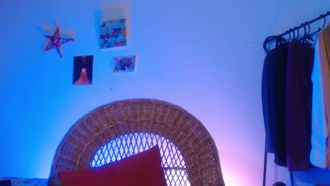 Snapshot of camille_delrey chatting on 01/17/25, 10:55 Camille online show from 01/17/25, 10:55