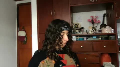 Snapshot of camille_delrey chatting on 02/19/25, 07:27 Camille online show from 02/19/25, 07:27