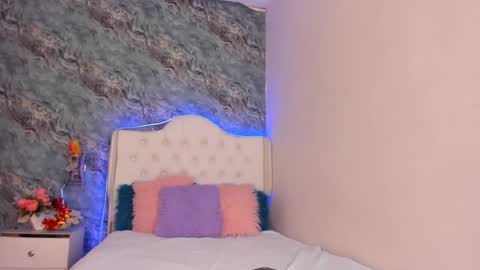 Snapshot of camillen_pettid chatting on 01/12/25, 09:29 C A M I L L E N Help me get to the top online show from 01/12/25, 09:29