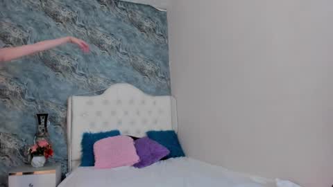 Snapshot of camillen_pettid chatting on 01/31/25, 09:26 C A M I L L E N Help me get to the top online show from 01/31/25, 09:26