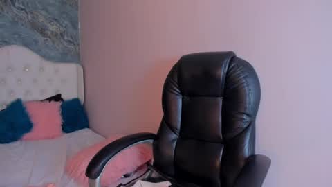 Snapshot of camillen_pettid chatting on 02/09/25, 01:55 C A M I L L E N Help me get to the top online show from 02/09/25, 01:55