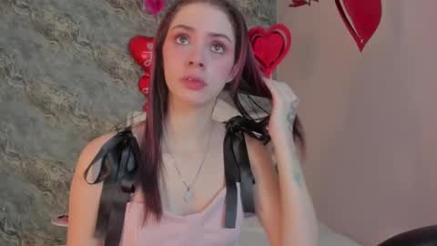 Snapshot of camillen_pettid chatting on 02/16/25, 07:38 C A M I L L E N Help me get to the top online show from 02/16/25, 07:38