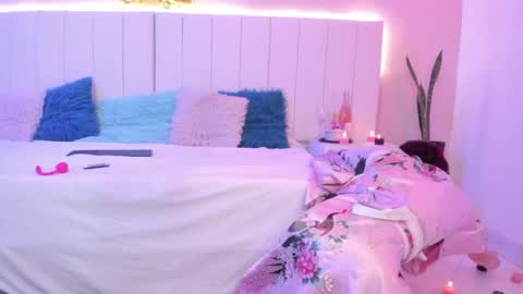 Snapshot of camillen_pettid chatting on 10/10/25, 10:20 C A M I L L E N Help me get to the top online show from 10/10/25, 10:20