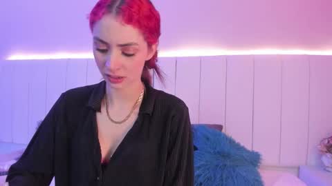 Snapshot of camillen_pettid chatting on 11/13/25, 10:52 C A M I L L E N Help me get to the top online show from 11/13/25, 10:52