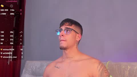   INDEPENDENT MODEL online show from 12/30/24, 09:37