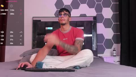   INDEPENDENT MODEL online show from 02/13/25, 11:15