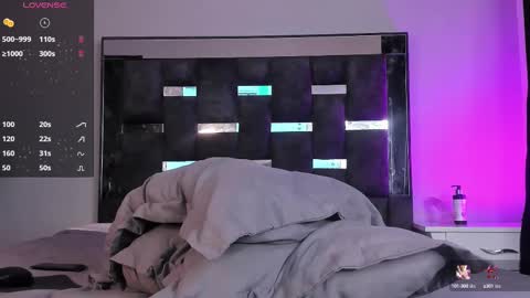   INDEPENDENT MODEL online show from 02/23/25, 05:01