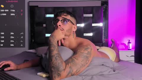   INDEPENDENT MODEL online show from 02/24/25, 04:05