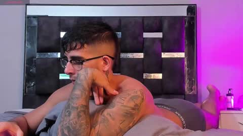   INDEPENDENT MODEL online show from 03/03/25, 03:19