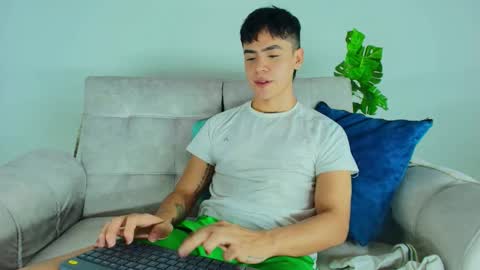 Snapshot of camilo_xcam chatting on 10/13/25, 08:20 CAMILO online show from 10/13/25, 08:20