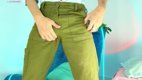 Snapshot of camilo_xcam chatting on 12/14/25, 08:02 CAMILO online show from 12/14/25, 08:02