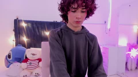 Snapshot of camilodoumit chatting on 02/03/25, 02:13 CamiloDoumit online show from 02/03/25, 02:13