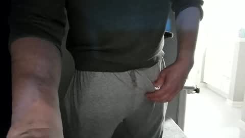 Snapshot of cammyman6900 chatting on 04/30/26, 03:57 cammyman6900 online show from 04/30/26, 03:57