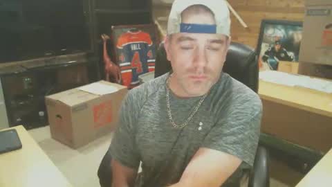 Snapshot of canadianboi6969 chatting on 10/25/25, 06:43 CanadianBacon6969 online show from 10/25/25, 06:43