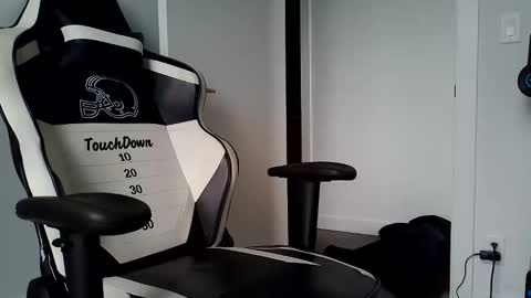 Snapshot of canadianstud18 chatting on 06/03/26, 01:41 Devon online show from 06/03/26, 01:41