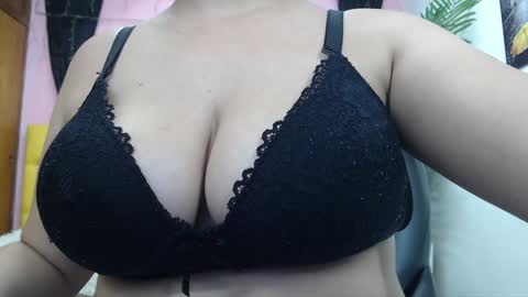 Snapshot of candiapole chatting on 12/11/24, 01:06 Candy online show from 12/11/24, 01:06