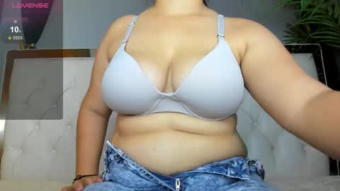 Snapshot of candiapole chatting on 11/05/25, 12:38 Candy online show from 11/05/25, 12:38