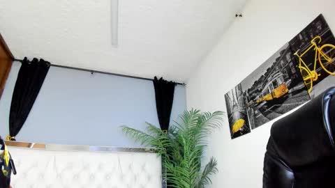 Snapshot of candiapole chatting on 11/06/25, 12:28 Candy online show from 11/06/25, 12:28