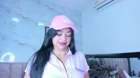 CANDICE WAYNE online show from 06/18/26, 11:03