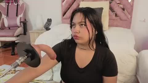 Im ChloeJoin The Fan Club online show from 07/03/26, 03:24