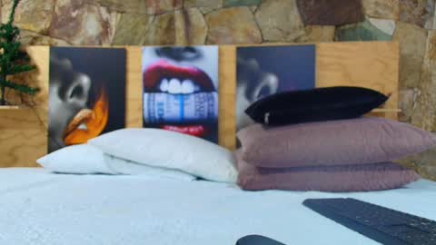 Jolie online show from 12/17/25, 08:04