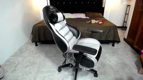 Snapshot of candy_hairy chatting on 01/28/25, 11:50 candy online show from 01/28/25, 11:50