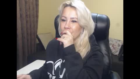 candy_hellenx online show from 01/13/26, 06:08