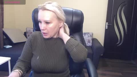candy_hellenx online show from 04/01/26, 07:20